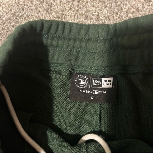 New Era, MLB, Oakland As Athletics fleece shorts - Picture 6 of 10